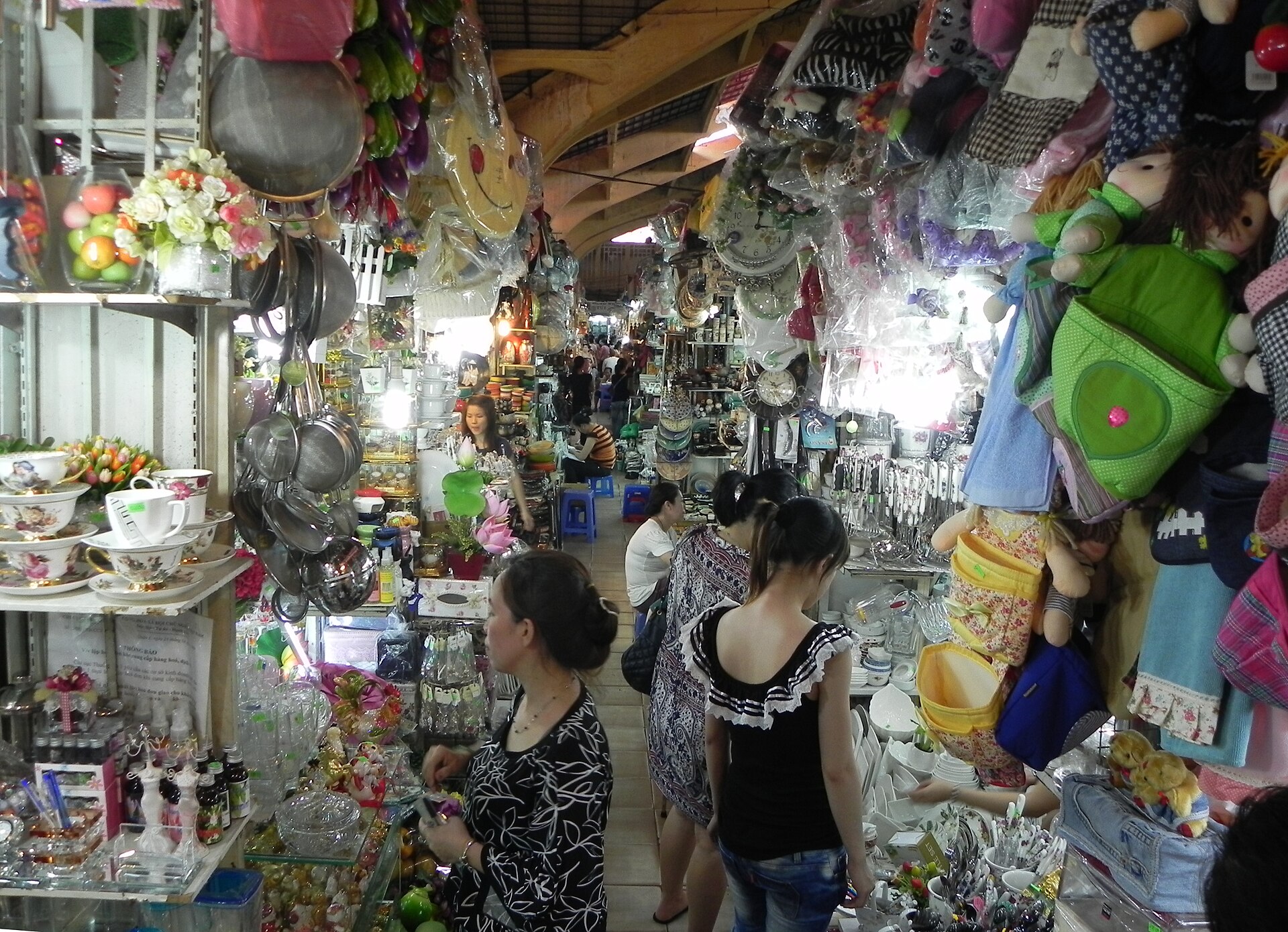Im Innern des Bến-Thành-Marktes Bild: Hajotthu CC BY 3.0